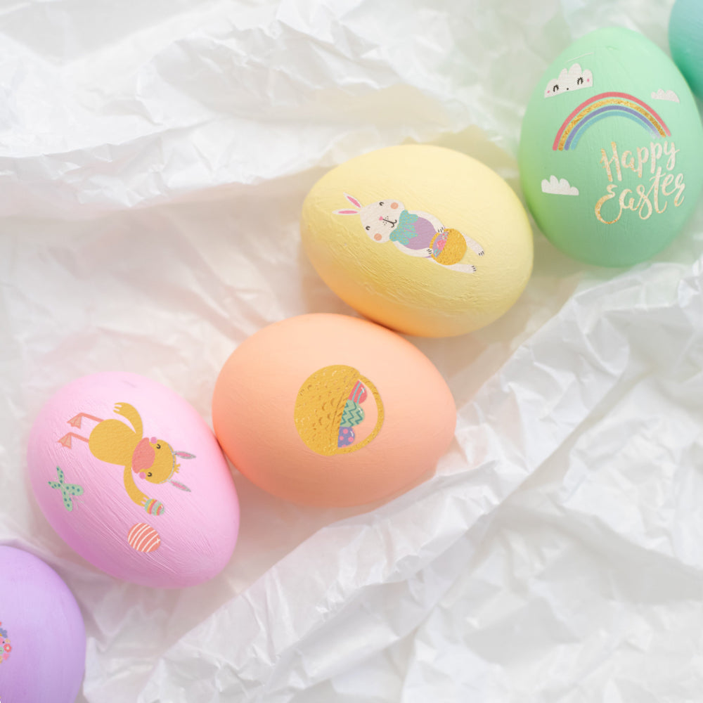 Add sparkle and shine to your Easter eggs with Flash Tattoos. Simply apply water and watch the design appear!