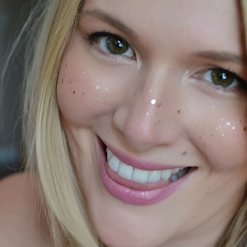Add a delicate touch of sparkle to your face with 'SUNKISSED GOLD FRECKLES'.  Wear across your cheeks festive shimmer and shine! @FlashTattoos #FLASHTAT