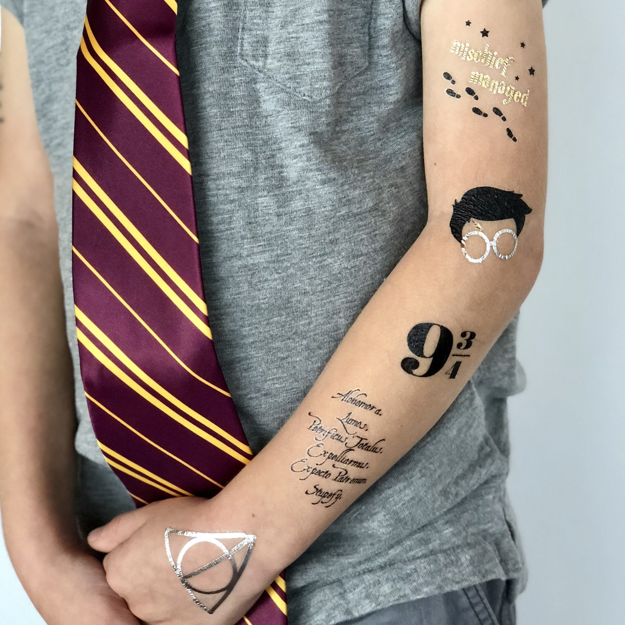 The 'Wizard Variety Set' features 25 Harry Potter inspired metallic kids temporary Flash Tattoos for all Hogwarts fans: wizard, the platform, mischief managed, spells and deathly hallows.